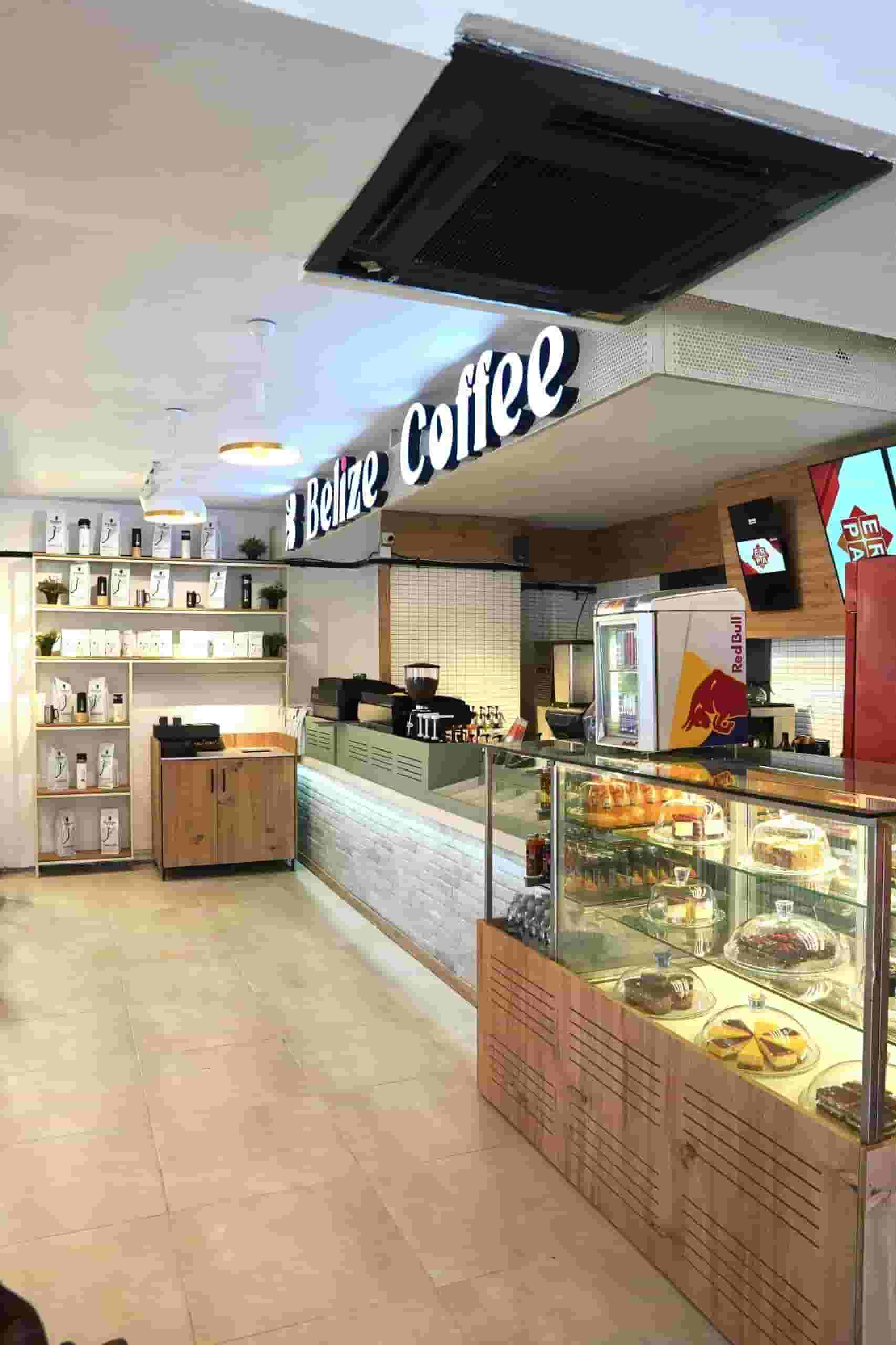 Cafetería con ambiente acogedor